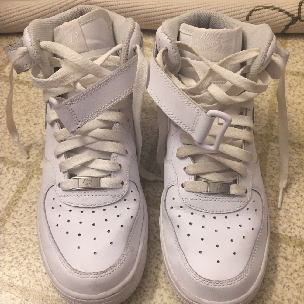 White Nike Air Force 1